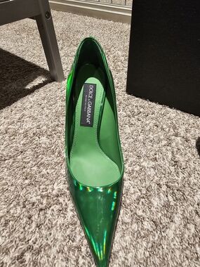Dolce & Gabbana Metallic Emerald Pointed-Toe Pump